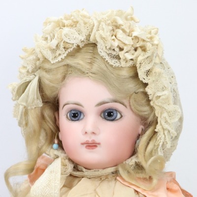 A good Emile Jumeau bisque head bebe doll, size 8, French circa 1890, - 2