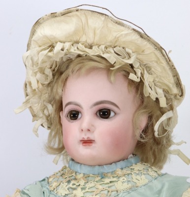 A good Emile Jumeau bisque head bebe doll, size 8, French circa 1890, - 2