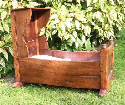 Early 19th century child&rsquo;s oak cradle on rockers, - 2