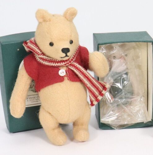 R. John Wright Pocket Series Winnie-the-Pooh and Piglet,