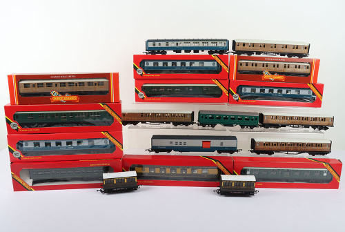 Boxed Hornby Railways 00 gauge Passenger coaches