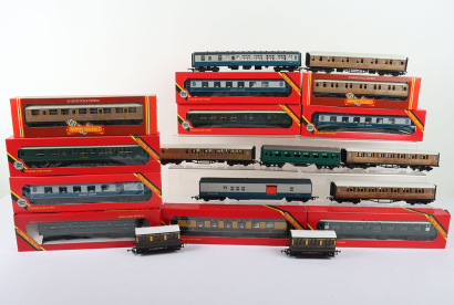Boxed Hornby Railways 00 gauge Passenger coaches