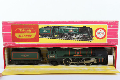 A Wrenn H0/00 W2227 City Of Stoke On Trent Locomotive and Tender - 2