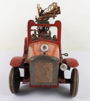 A Gunthermann (Germany) Tinplate Clockwork Extending Ladder Fire Truck - 2