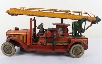 A Gunthermann (Germany) Tinplate Clockwork Extending Ladder Fire Truck - 4