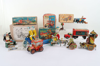 A Quantity of Tinplate Battery Operated/Clockwork Cowns
