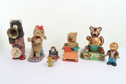 A Quantity of Tinplate Battery/Clockwork Operated Japanese Novelty Toys