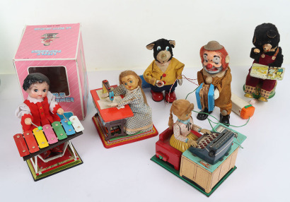 A Quantity of Tinplate Battery/Clockwork Operated Japanese Novelty Toys