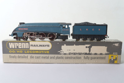 Wrenn W2212.A &lsquo;Sir Nigel Gresley&rsquo; locomotive and tender