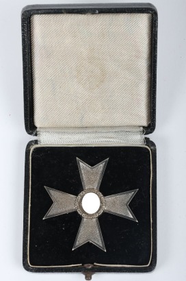 Cased Third Reich War Merit cross 1st class without swords by Steinhauer & L&uuml;ck, L&uuml;denscheid