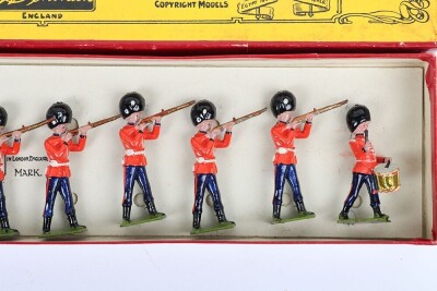 Britains boxed set 34, Grenadier Guards firing, fourth version 1925 - 4