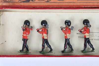 Britains boxed set 82, Colours and Pioneers of the Scots Guards, third version 1909 - 3