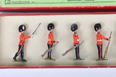 Britains boxed set 314, early variation Grenadier Guards at ease, 1928 - 3