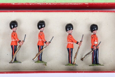 Britains boxed set 314, early variation Grenadier Guards at ease, 1928 - 4