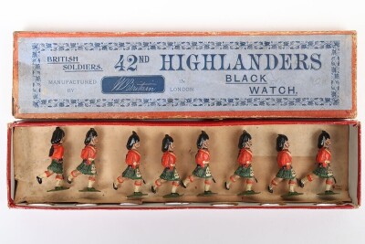 Britains boxed set 11, plug handed 42nd Highlanders Black Watch charging, first version 1893-1903