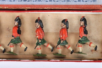 Britains boxed set 11, plug handed 42nd Highlanders Black Watch charging, first version 1893-1903 - 4