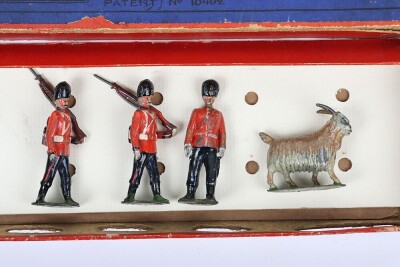 Britains boxed set 74, Royal Welch Fusiliers, first version 1897 - 4