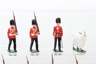 Britains rare set 74, Royal Welch Fusiliers, 1946 paint variation - 2