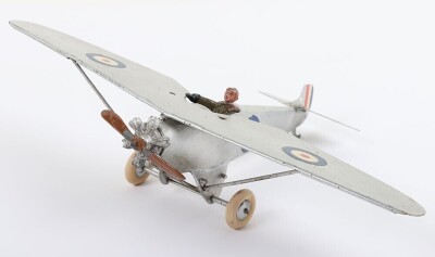 Britains set 433, R.A.F Monoplane and pilot, second version round wings, 1937-47 - 4