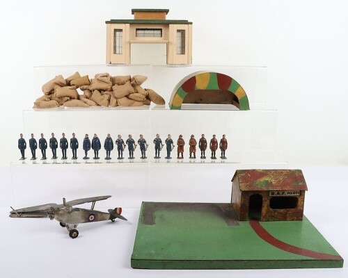 Britains set 1521, R.A.F Biplane, pilots and airmen, 1937-41