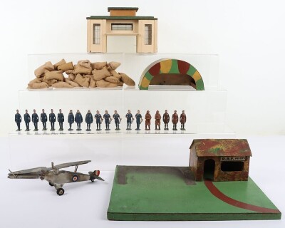 Britains set 1521, R.A.F Biplane, pilots and airmen, 1937-41