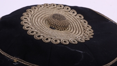 Scarce Indian Mutiny Period Peaked Forage Cap of the 14th Light Dragoons with Original White Cloth Cover and Neck Flap - 9