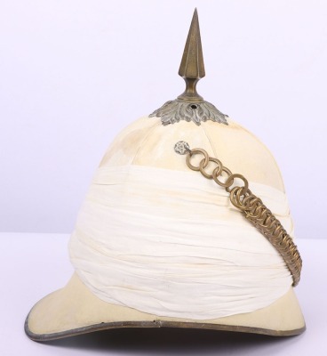 Victorian 1st Royal Dragoons Officers Foreign Service Helmet from the Sudan / Boer War Campaigns, fine example of the early pattern foreign service helmet with white cloth folded pagri. Brass patterned base and fluted officers spike. Brass linked chin cha - 4