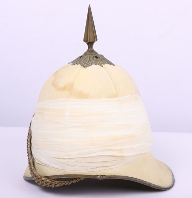 Victorian 1st Royal Dragoons Officers Foreign Service Helmet from the Sudan / Boer War Campaigns, fine example of the early pattern foreign service helmet with white cloth folded pagri. Brass patterned base and fluted officers spike. Brass linked chin cha - 5