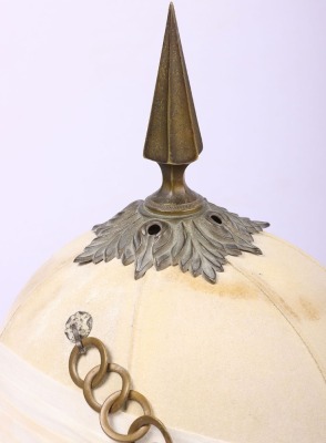 Victorian 1st Royal Dragoons Officers Foreign Service Helmet from the Sudan / Boer War Campaigns, fine example of the early pattern foreign service helmet with white cloth folded pagri. Brass patterned base and fluted officers spike. Brass linked chin cha - 6
