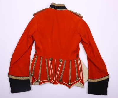 Victorian scarlet tunic for an officer of the Queen&acirc;&euro;&trade;s Own Cameron Highlanders. - 5