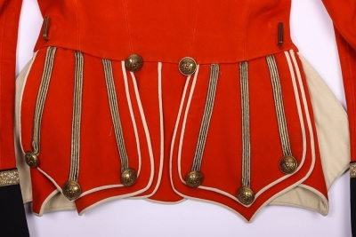 Victorian scarlet tunic for an officer of the Queen&acirc;&euro;&trade;s Own Cameron Highlanders. - 6