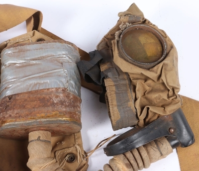 British 1917 Dated Small Box Respirator and Haversack - 9