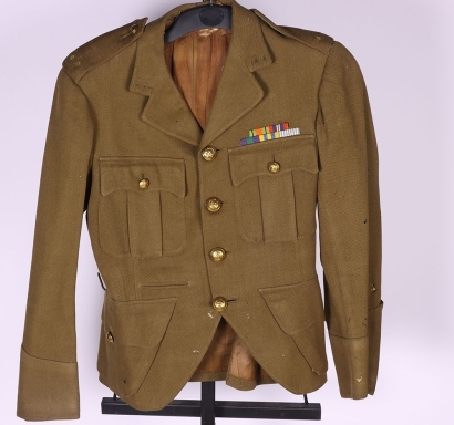 WW2 Scottish Officers Cut Away Service Dress Jacket with Belt & Kilt Apron