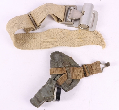 WW2 Luftwaffe 10-69 Rubber Oxygen Mask and Parachute Harness Buckle