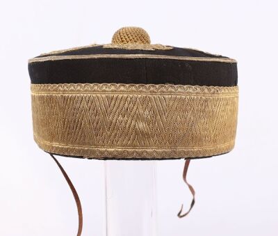 Victorian 4th Queens Own Hussars Pill Box Cap in Metal Storage Tin - 3
