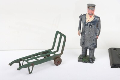 Bing clockwork locomotive, coaches and signals - 3