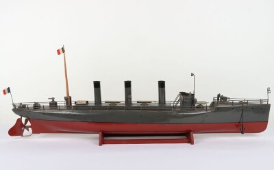 Largest Bing live steam tinplate three funnel Torpedo boat, German circa 1908 - 3