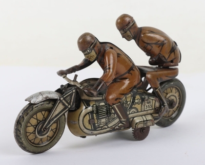 CKO Kellerman tinplate clockwork Motorbike with racing driver and leaning passenger, German 1930s - 3