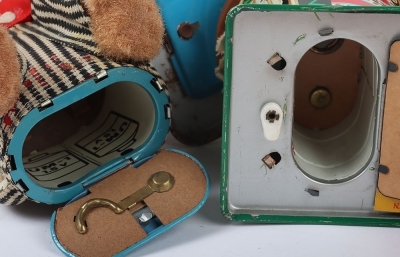 Five Japanese Battery Operated Tinplate Novelty Toys - 4