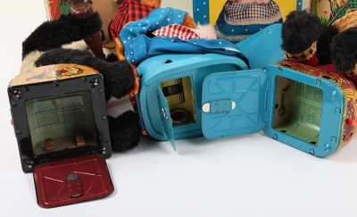 Three Japanese Battery-Operated Novelty Toys - 4