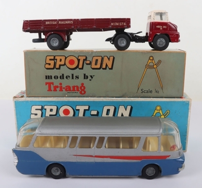 Tri-ang Spot-on boxed 156 Mulliner Coach