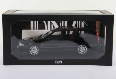 DNA Collectibles Volvo V70 R Estate 1:18 Scale