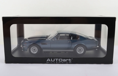 Autoart Millennium Aston Martin V8 Vantage