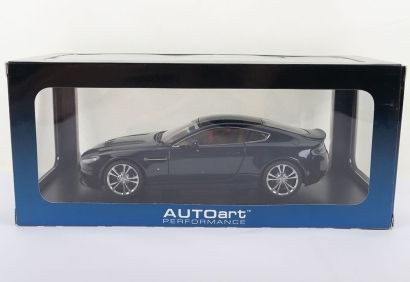 Autoart Performance Aston Martin V12 Vantage 1:18 scale diecast model