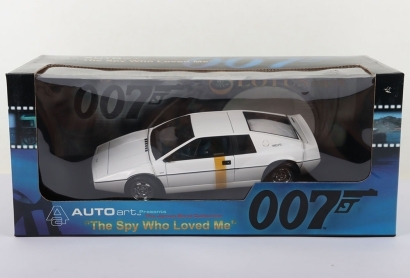 Autoart The James Bond Collection &ldquo;The Spy Who Loved Me&rdquo; Lotus Esprit 1:18 scale