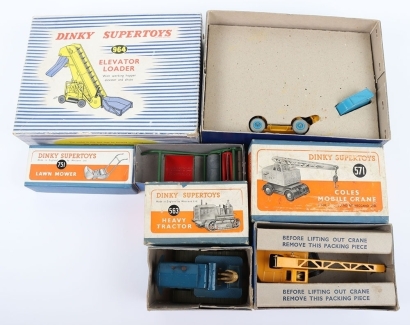 Dinky Supertoys boxed 563 Heavy Tractor