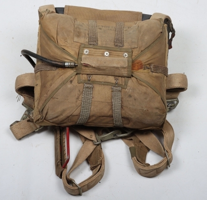 WW2 USAAF S1 Seat Type Parachute Harness and Pack.