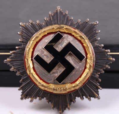 WW2 German Deutsche Kreuz (German Cross) in Gold Award by Deschler & Sohn - 10