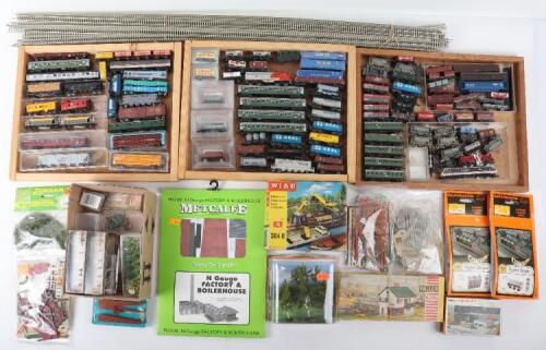 Collection of N gauge trains, accessories and track