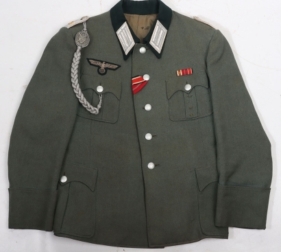 WW2 German Army Infantry Officers Combat Tunic, four pocket officers private purchase combat tunic with scalloped top breast pockets. Bullion officers breast eagle. White officers collar litzen and shoulder straps with gilt metal numerals '54'. Original s